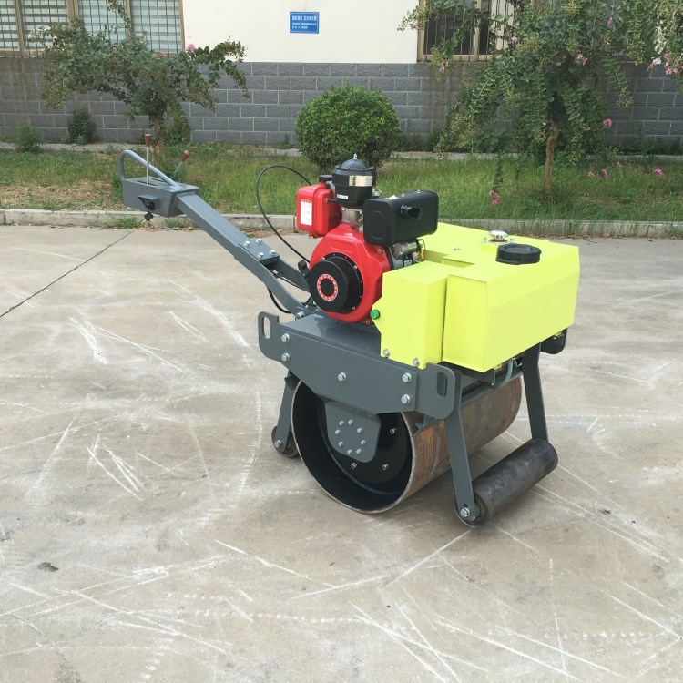 小型壓路機液壓系統和離合器的保養