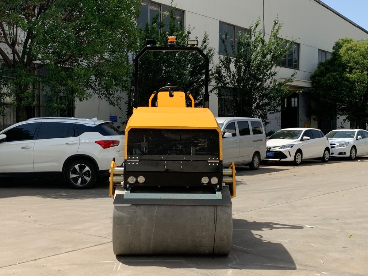 小型壓路機的啟動步驟